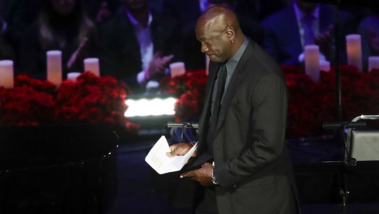 Michael Jordan durante el homenaje a Kobe Bryant