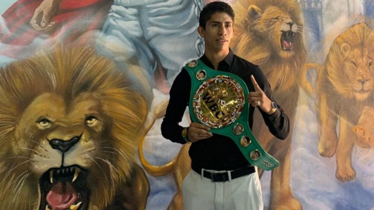 Rey Vargas, campeón Supergallo del Consejo Mundial de Boxeo