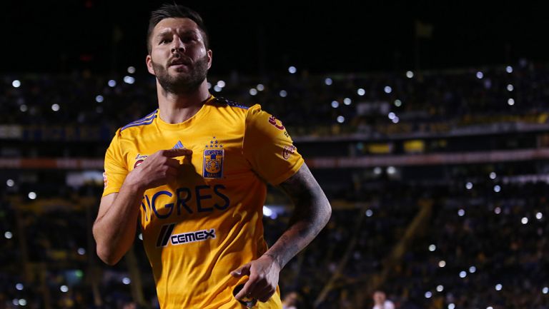 Gignac festeja un gol contra Alianza