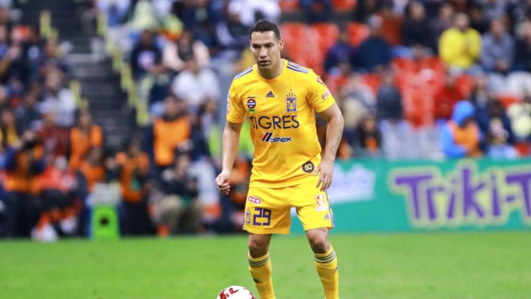 Jesús Dueñas en un partido con Tigres en el  Azteca 