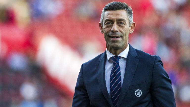 Pedro Caixinha durante un partido con Cruz Azul