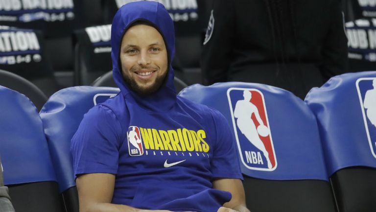 Warriors informó que Curry sigue en recuperación y estará de regreso en marzo