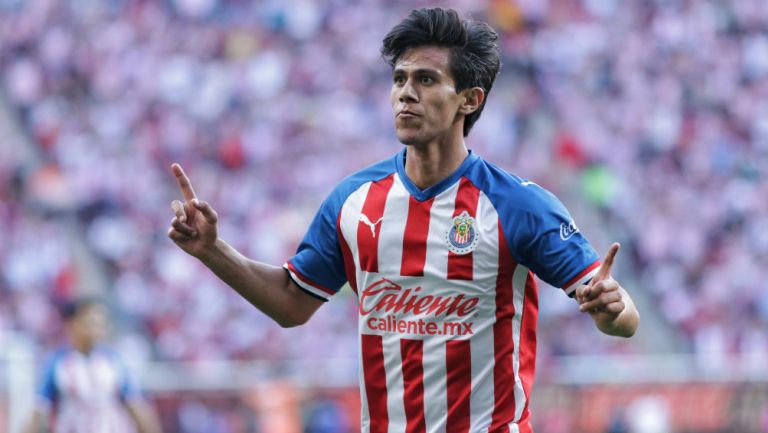 JJ Macías festeja una diana con Chivas