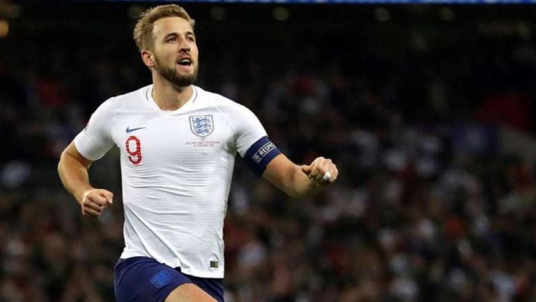 Harry Kane celebra una anotación con Inglaterra 