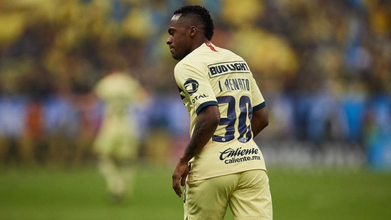 Renato Ibarra, en un juego con el América