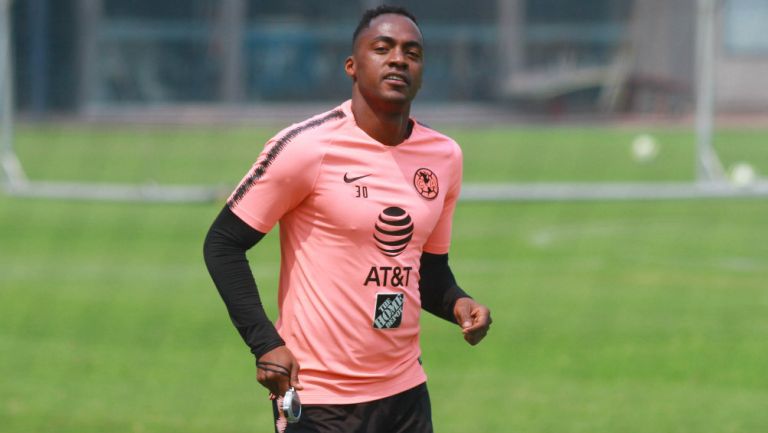 Renato Ibarra en entrenamiento