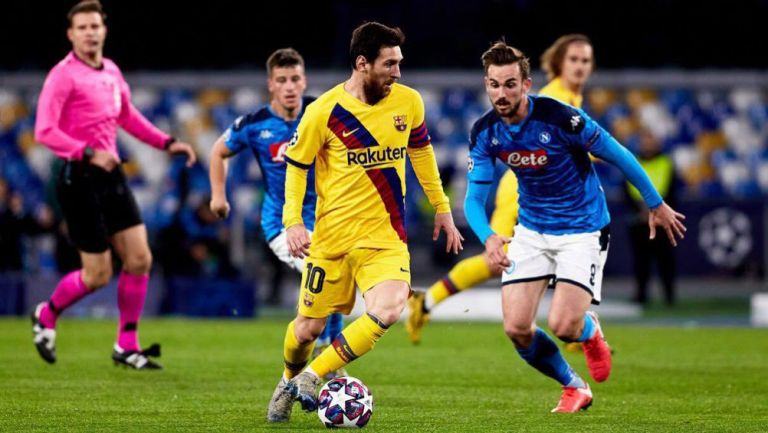 Messi durante el duelo de Ida de Octavos ante en Napoli