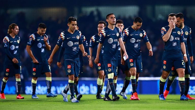 Jugadores del América en el juego ante Pumas