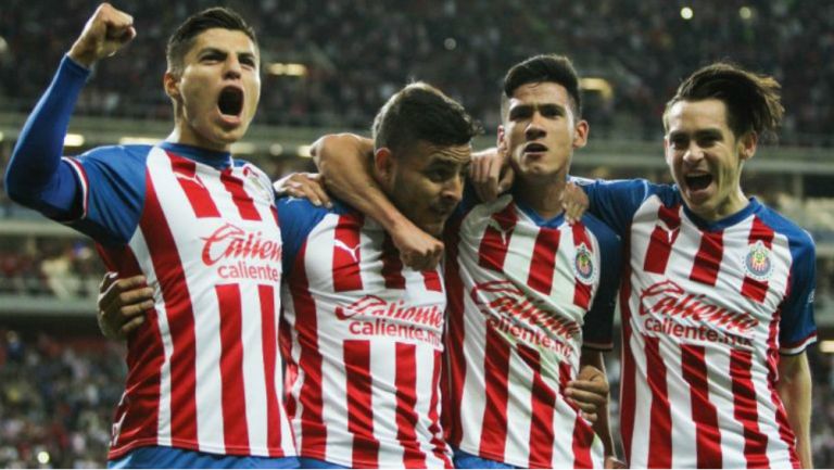 Chivas en festejo de gol 