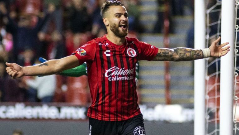 Leandro González Pírez celebrando su acción