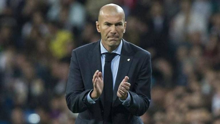 Zidane dirigiendo un partido del Real Madrid