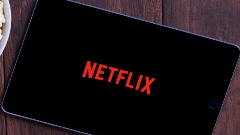 Tableta con Netflix abierto