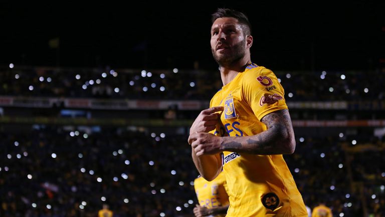 Gignac festeja un gol con los Tigres