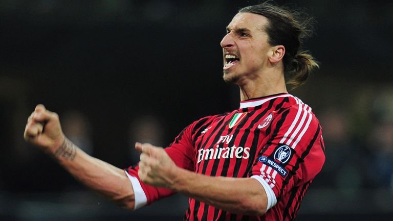 Ibrahimovic festeja un gol con la casaca del Milan