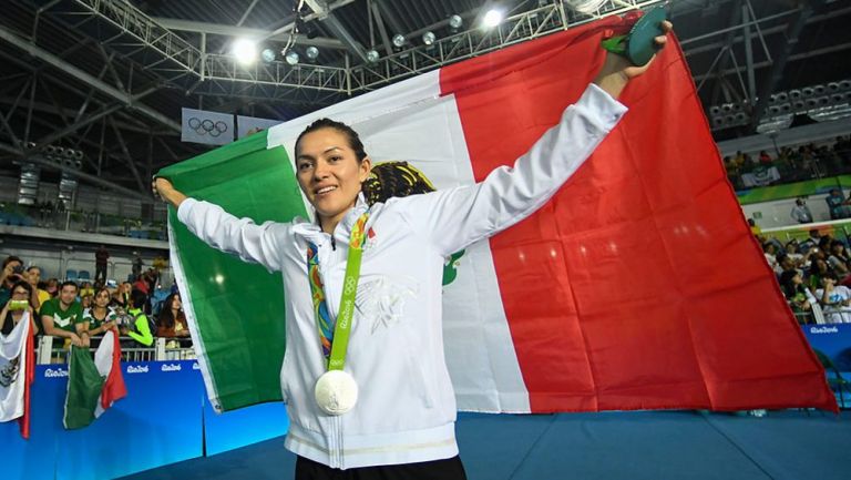 María del Rosario Espinoza con la bandera de México en Río 2016