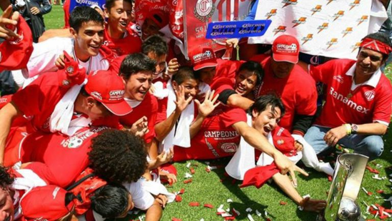 Jugadores del Toluca celebran el Título del Bicentenario 2010