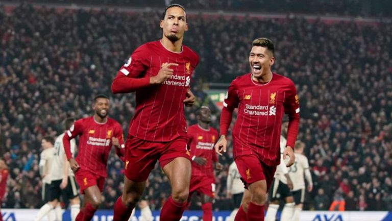 Van Dijk celebra un gol con el Liverpool