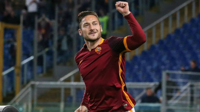 Totti, en festejo con la Roma