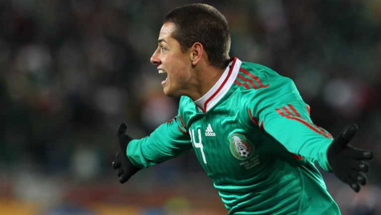 Javier Hernández celebrando el gol vs Francia