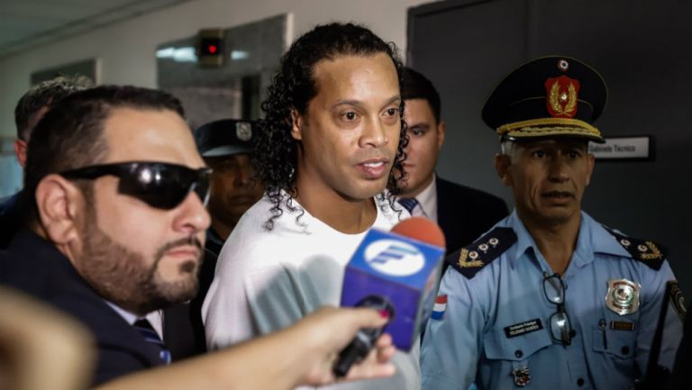 Ronaldinho al momento de ser detenido en Paraguay