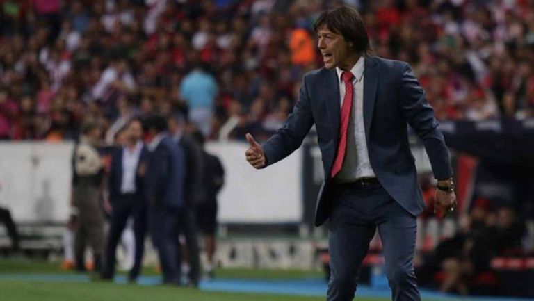 Almeyda da indicaciones en juego de Chivas