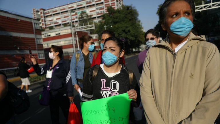 Personal médico protesta en las calles de la CDMX