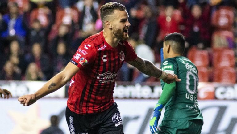 Leandro González festeja un gol con Xolos