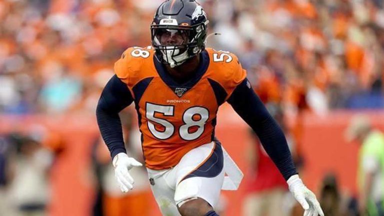 Von Miller durante un duelo con los Broncos 