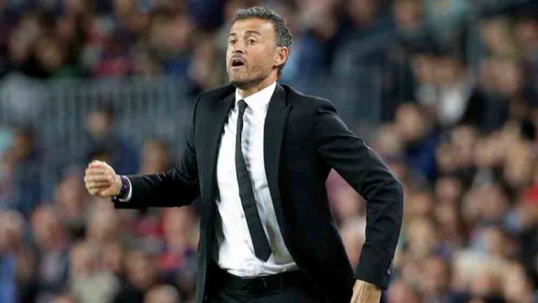 Luis Enrique durante un duelo en España