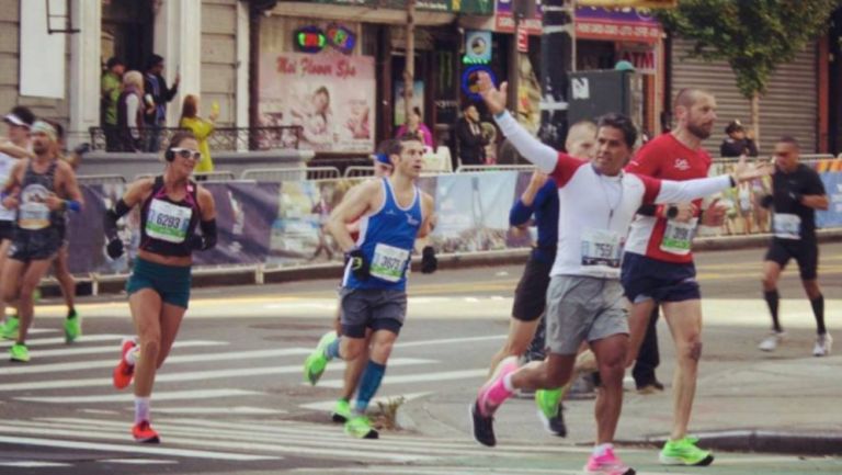 Exatleta mexicano logro maratón en su casa 