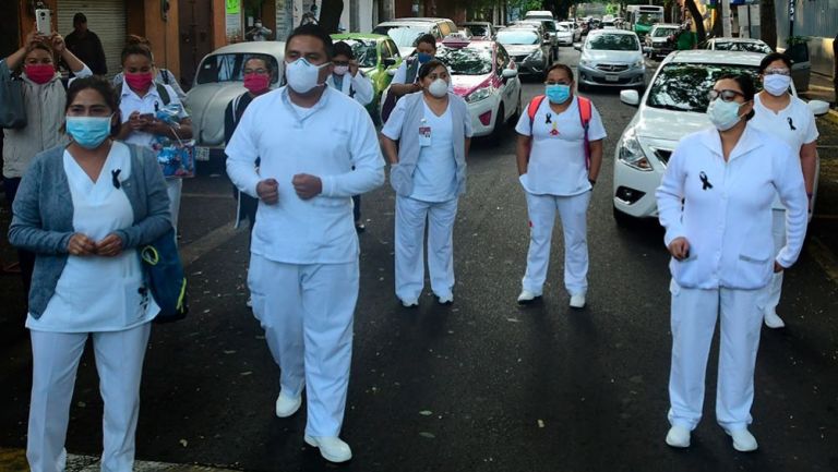 Personal médico protesta en la Ciudad de México
