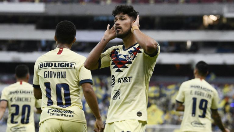 Bruno Valdez celebra un gol con el América