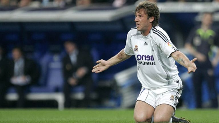 Antonio Cassano durante un duelo con el Real Madrid 