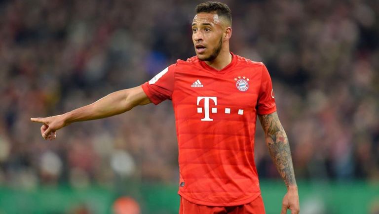 Corentin Tolisso durante un duelo con el Bayern Munich 