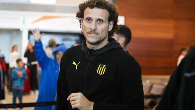 Diego Forlán durante un viaje con Peñarol