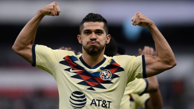 Henry Martín celebrando un gol con América