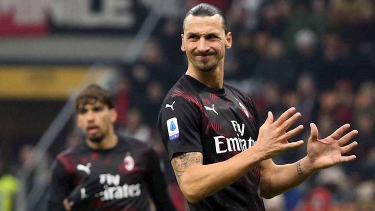 Zlatan durante un duelo con el Milan en Serie A