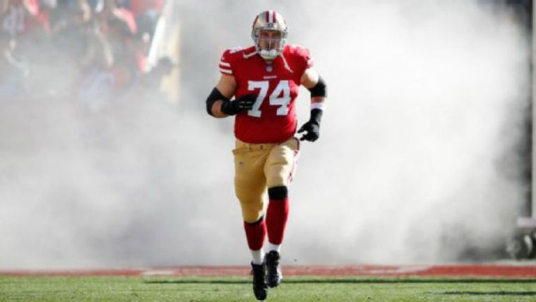 Joe Staley en acción con los San Francisco 49ers