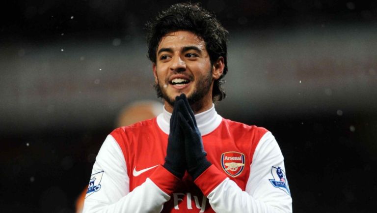 Carlos Vela durante un partido con Arsenal