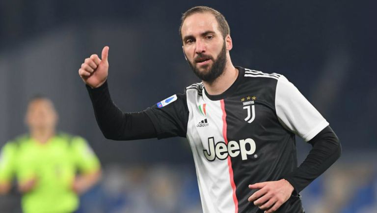 Higuaín en festejo con la Juventus