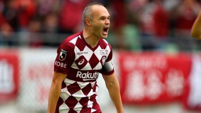 Andrés Iniesta celebra un gol con el Vissel Kobe 