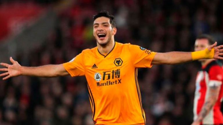 Raúl Jiménez, en festejo de gol con Wolves