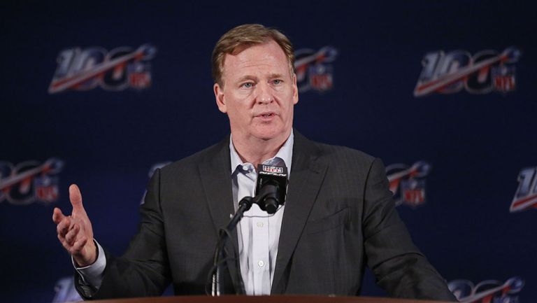 Roger Goodell durante una conferencia de la NFL  