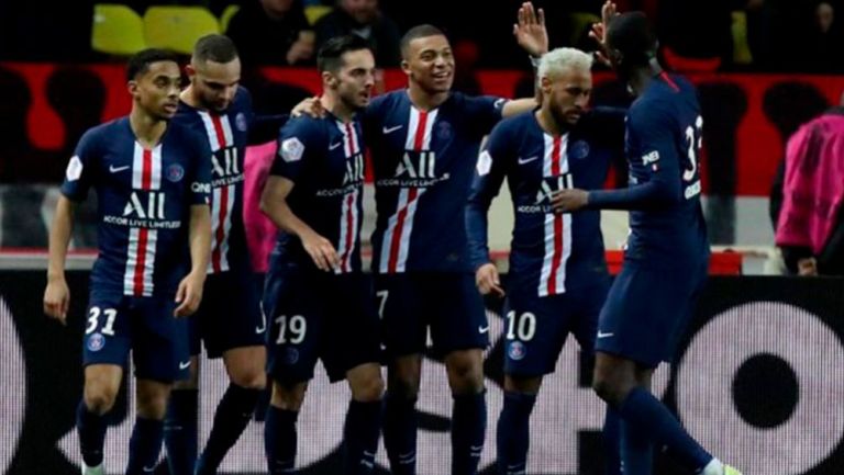 Jugadores del PSG festejan un gol ante Mónaco