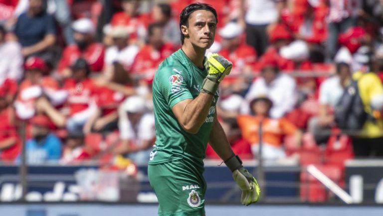 Toño Rodríguez durante un duelo con Chivas 