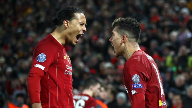 Van Dijk y Firmino en celebración de gol