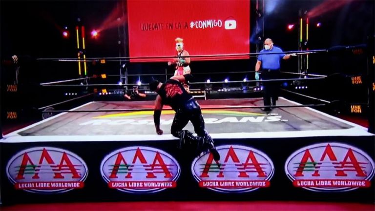 Una de las luchas en Lucha Fighter AAA