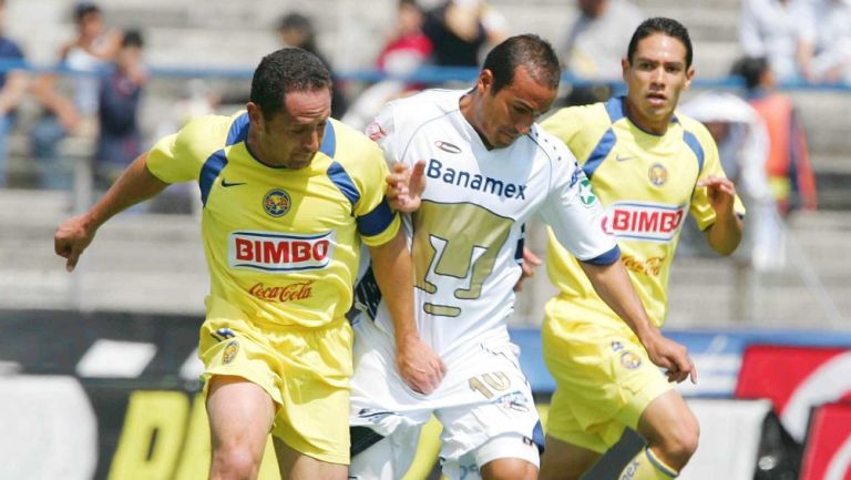 Ailton Da Silva durante un partido con Pumas