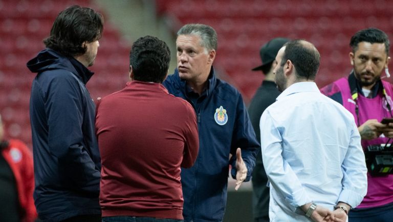 Directivos de Chivas durante un partido del Rebaño