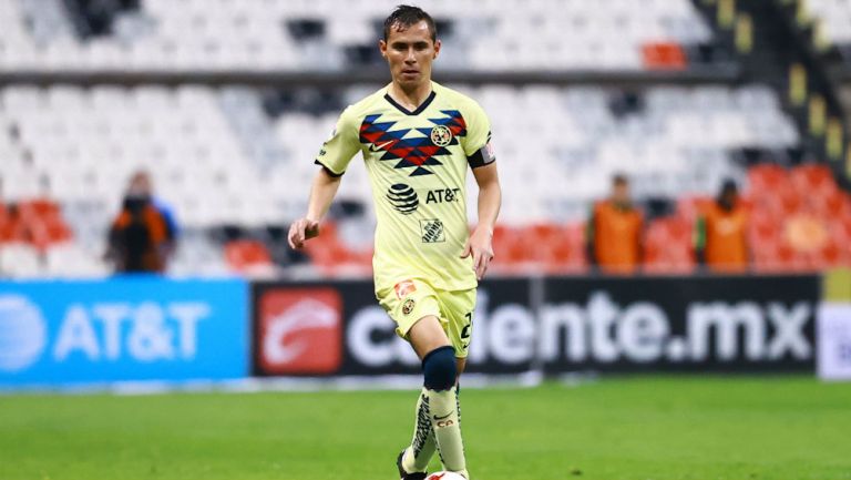 Paúl Aguilar en partido con América